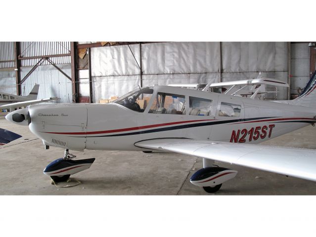 Piper Cherokee (N215ST)