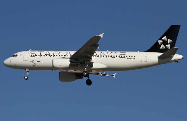 Airbus A320 (N688TA) - Landing.