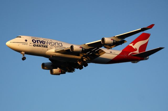 Boeing 747-400 (VH-OEF)