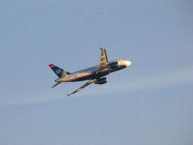 Airbus A319 (N723UW)