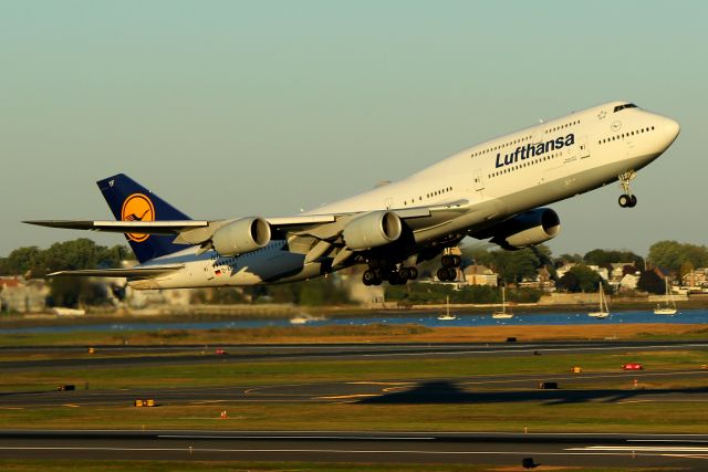 BOEING 747-8 (D-ABYF) - LH 433 departing back to Frankfurt