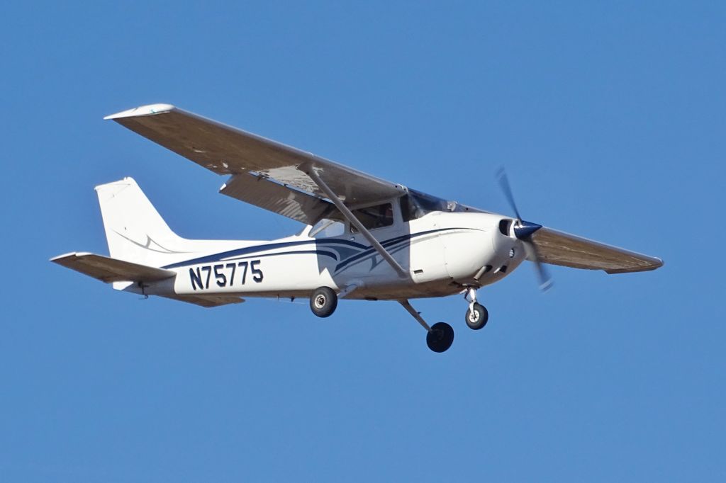 Cessna Skyhawk (N75775)