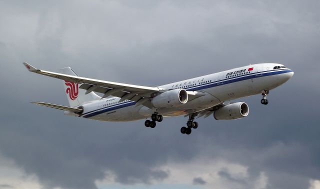 Airbus A330-300 (B-6092) - Air China