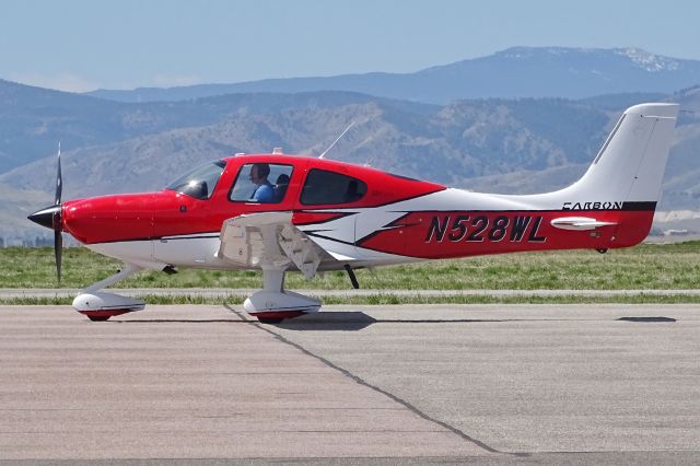 Cirrus SR22 Turbo (N528WL)