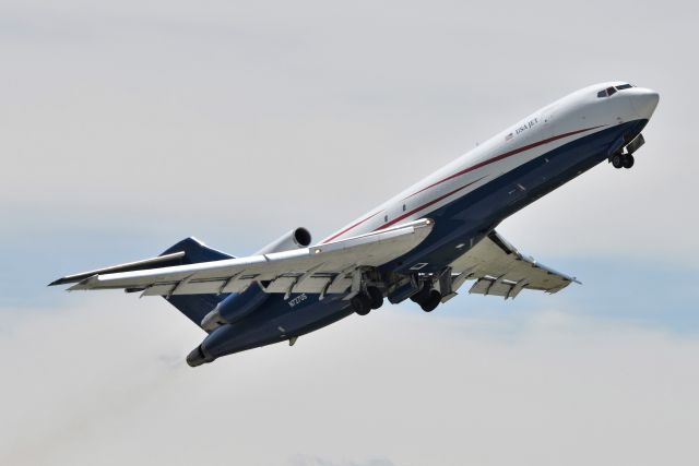 BOEING 727-200 (N727US) - 06-02-22 Climbing out off of Runway 32.