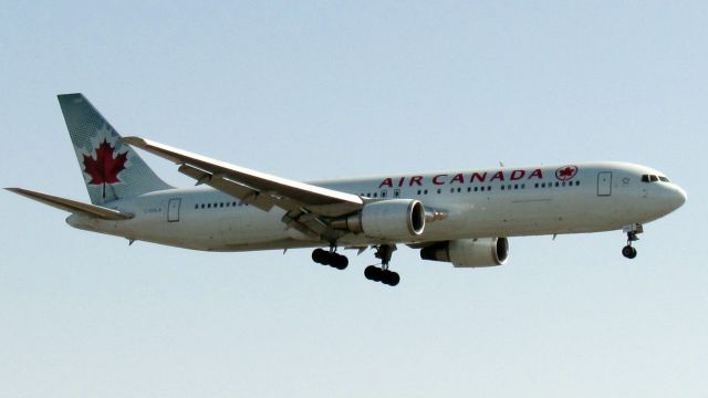 BOEING 767-300 (C-GHLA)