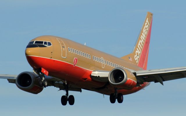 BOEING 737-300 (N339SW)