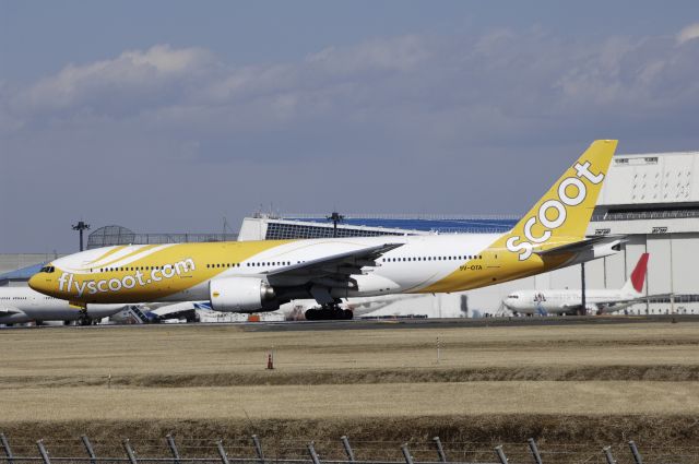 BOEING 777-300 (9V-OTA) - Departure at Narita Intl Airport Rwy34L on 2013/02/21