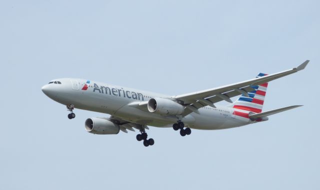 Airbus A330-200 (N283AY) - Shown here is an American Airline Airbus A330-200 a few moments until landing in the Spring of 2017.