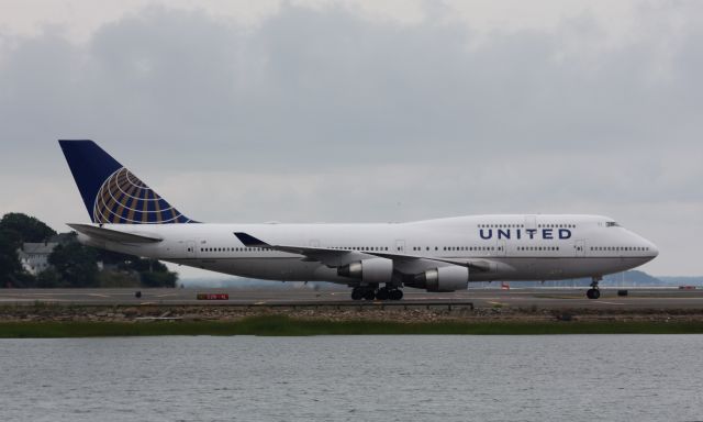 Boeing 747-400 (N107UA)