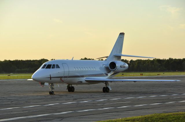 Dassault Falcon 2000 (N215QS) - NetJets Aviation Dassault Falcon 2000 N215QS in Willow Run Airport