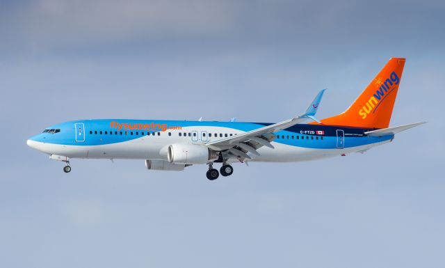 Boeing 737-800 (C-FTZD)