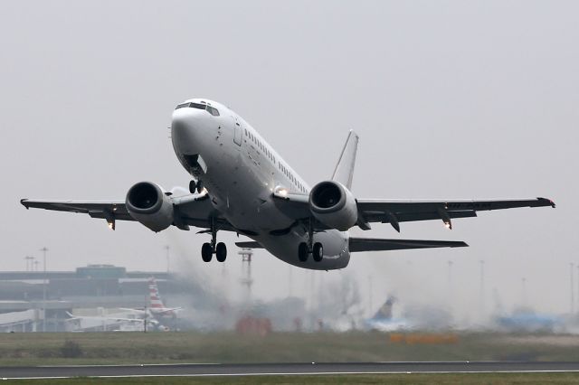 BOEING 737-300 (9H-PAM) - MLT806 off to Verona in an anonymous scheme.