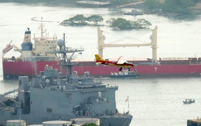 Cessna Skyhawk (HP1124FT) - Final approach alongside Panama Canal.