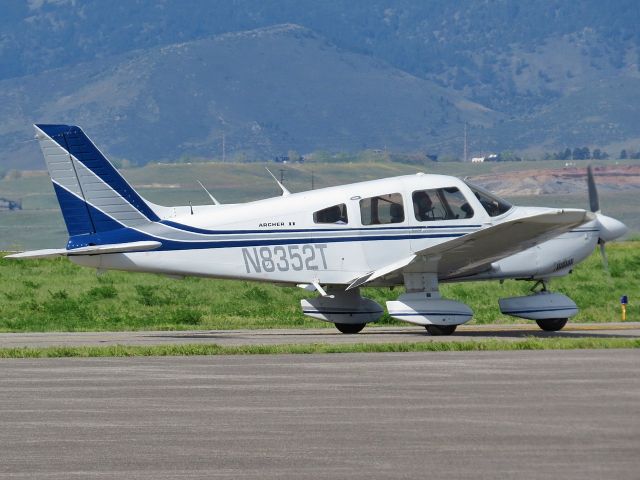 Piper Cherokee (N8352T)