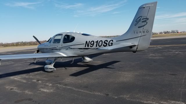 Cirrus SR-22 (N910SG)