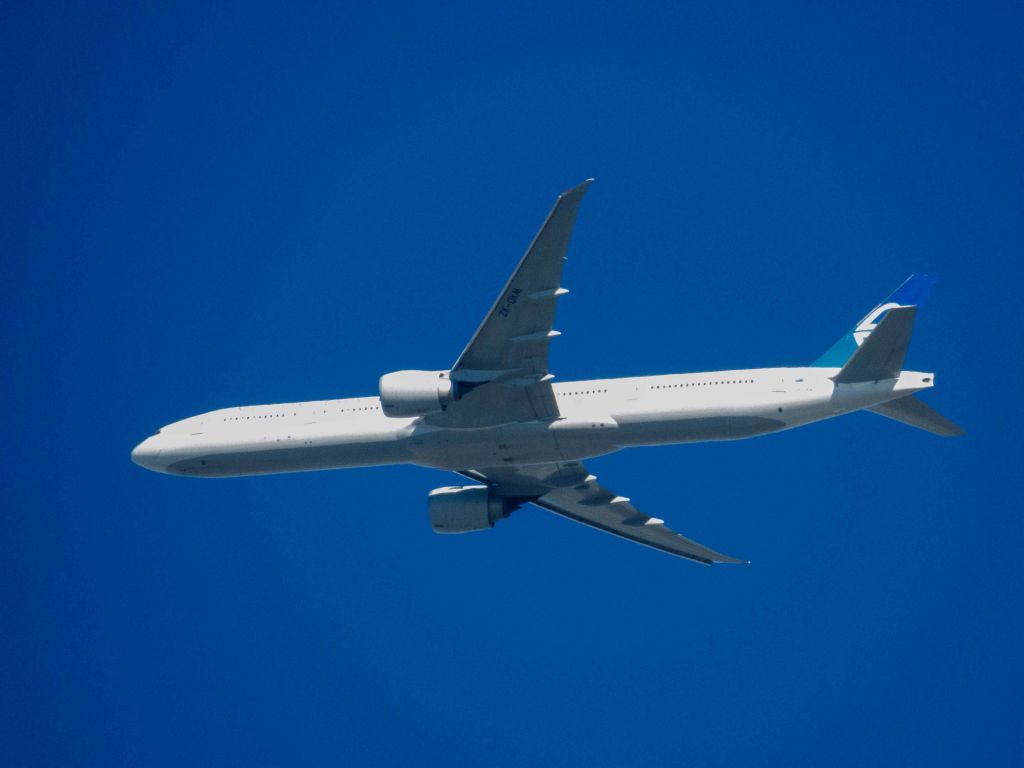 Boeing 777-200 (ZK-OKM) - zk-okm