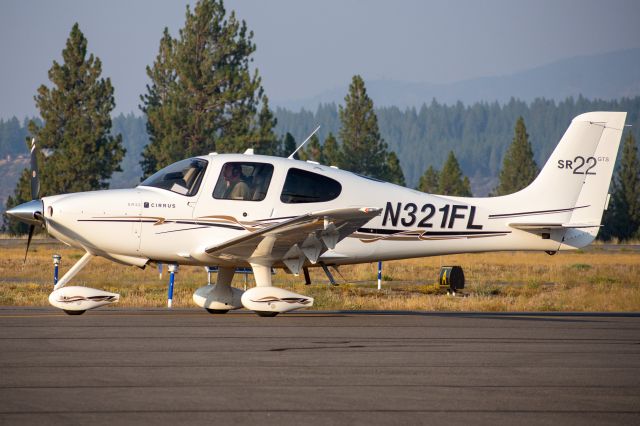 Cirrus SR-22 (N321FL)