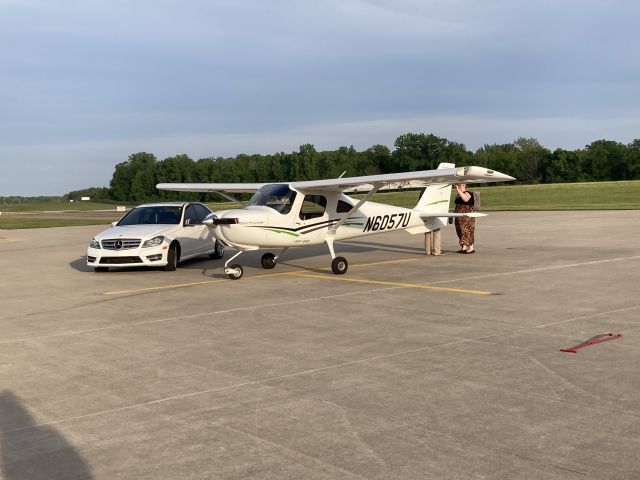 Cessna Skycatcher (N6057U) - Pilot’s Senior Photos.