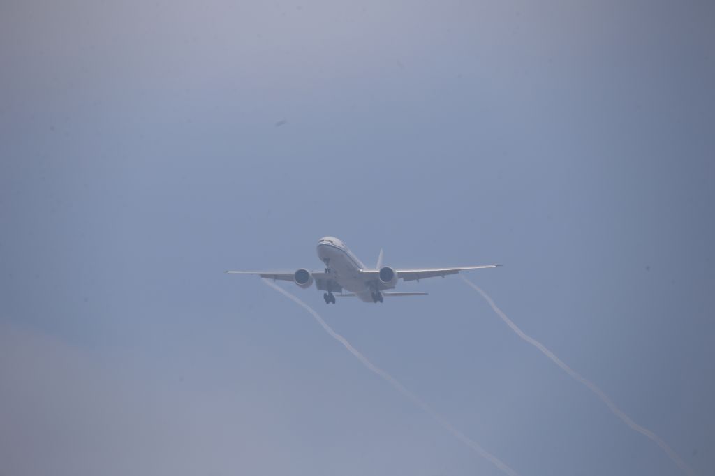 BOEING 777-300ER (B-1429)