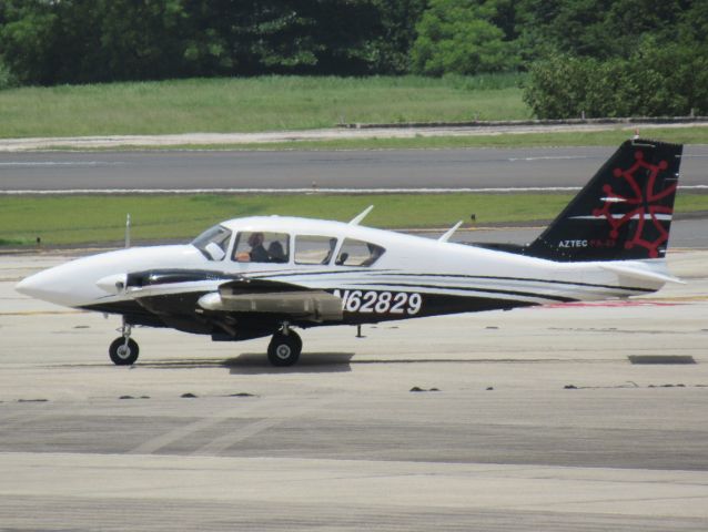 Piper Aztec (N62829)