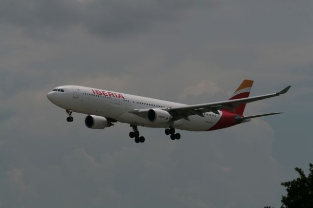 Airbus A330 (EC-LZX)