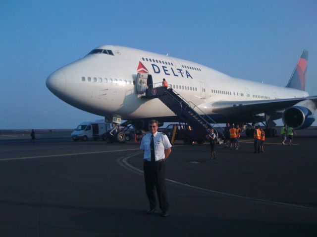 Boeing 747-200 — - 2009 MAC charter at Kona HI getting ready to fly some Marines to KONT.