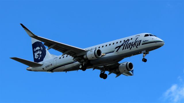 Embraer 175 (N174SY)