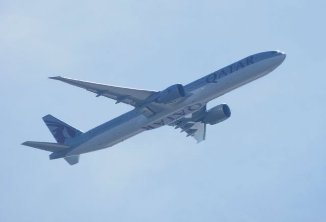 BOEING 777-300ER (A7-BAM) - Shown here is a Qatar Boeing 777-300 a few minutes until landing in the Spring of 2017.