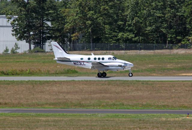 Beechcraft King Air 90 (N123LL)