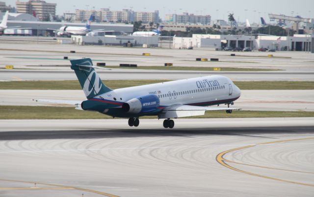 Boeing 717-200 (N989AT)