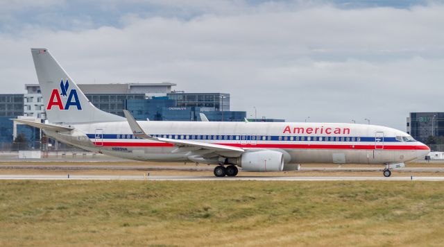 Boeing 737-800 (N889NN)