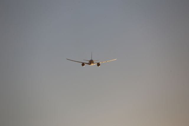 BOEING 777-300ER (N721AN)