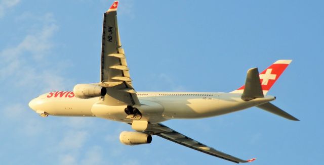 Airbus A330-300 (HB-JHI)