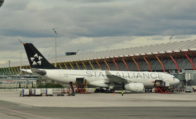 Airbus A330-200 (N342AV) - Avianca Airbus A330-200 N342AV in Madrid Barajas