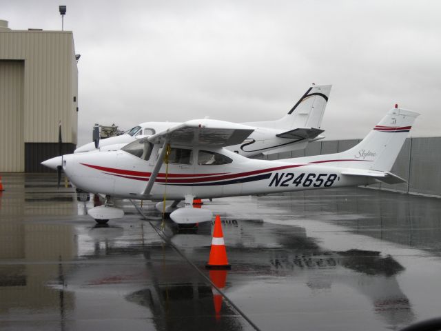 Cessna Skylane (N24658) - Parked at DIA/Signature