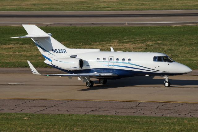 Hawker 800 (N82SR)