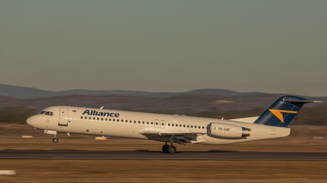 Fokker 100 (VH-UQF)