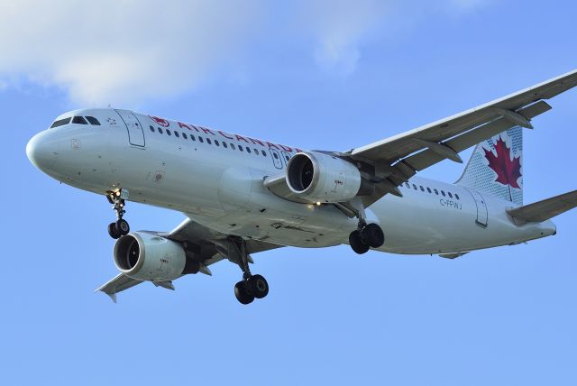 Airbus A320 (C-FFWJ)