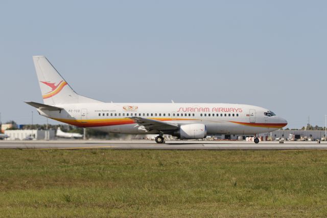 BOEING 737-300 (PZ-TCO)