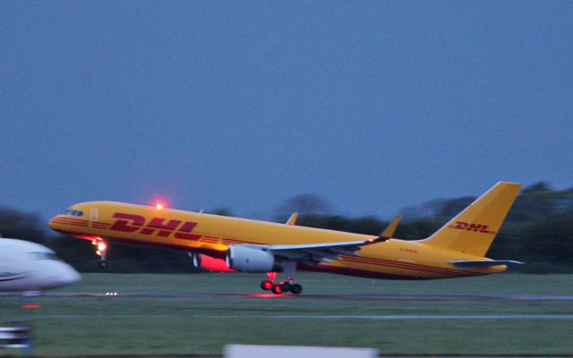 Boeing 757-200 (G-DHKM) - dhl b757-223 g-dhkm dep shannon this evening 24/4/19.