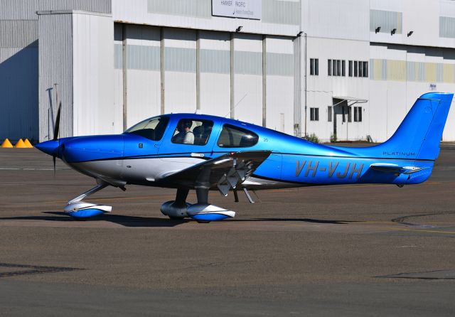 Cirrus SR-20 (VH-VJH) - Pulling in to Navair FBO, January 12, 2021