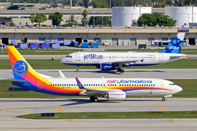 Boeing 737-800 (9Y-JMF) - Caribbean Airlines - 9Y-JMF Taxiing for departure out of Fort Lauderdale International Airport, RWY 27R. Courtesy JT Occhialini ©