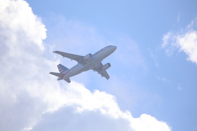 Airbus A319 (N769US)