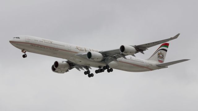 Airbus A340-600 (A6-EHI)