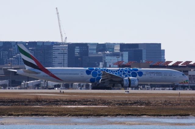 BOEING 777-300ER (A6-ECC)