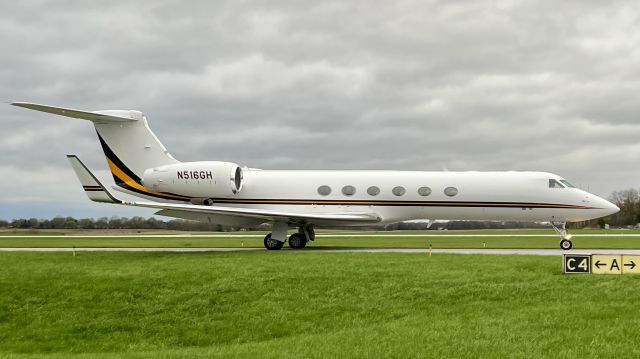 Gulfstream Aerospace Gulfstream V (N516GH) - GJE2226, operated by this 1998 Gulfstream G-V, taxiing on Alpha to Runway 27 for departure to Coral Creek (FA54). 5/1/22. 