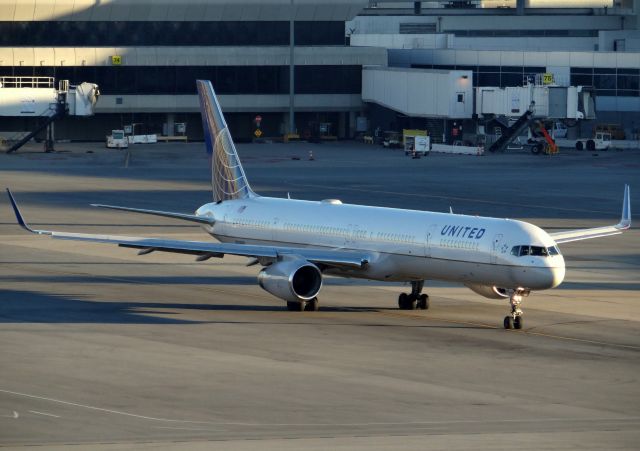 BOEING 757-300 (N75858)