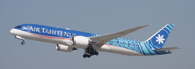 Boeing 787-9 Dreamliner (F-OMUA)