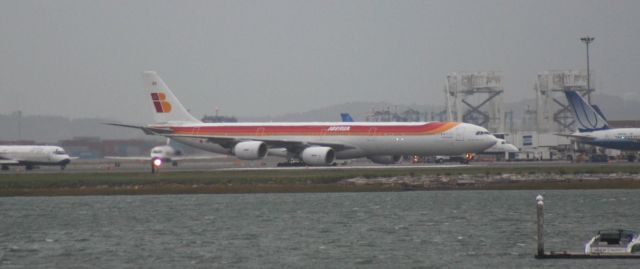 Airbus A340-600 (EC-IZX) - JFK weather diversion